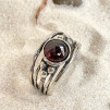 Кольцо, арт. 1586, серебро 925 пробы, гранат, чернение