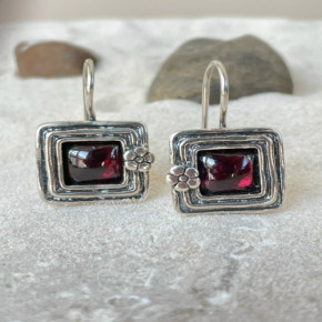 Серьги, арт. 373гр, серебро 925 пробы, гранат, чернение