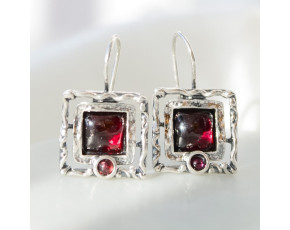Серьги, арт. E246гр, серебро 925 пробы, гранат, чернение